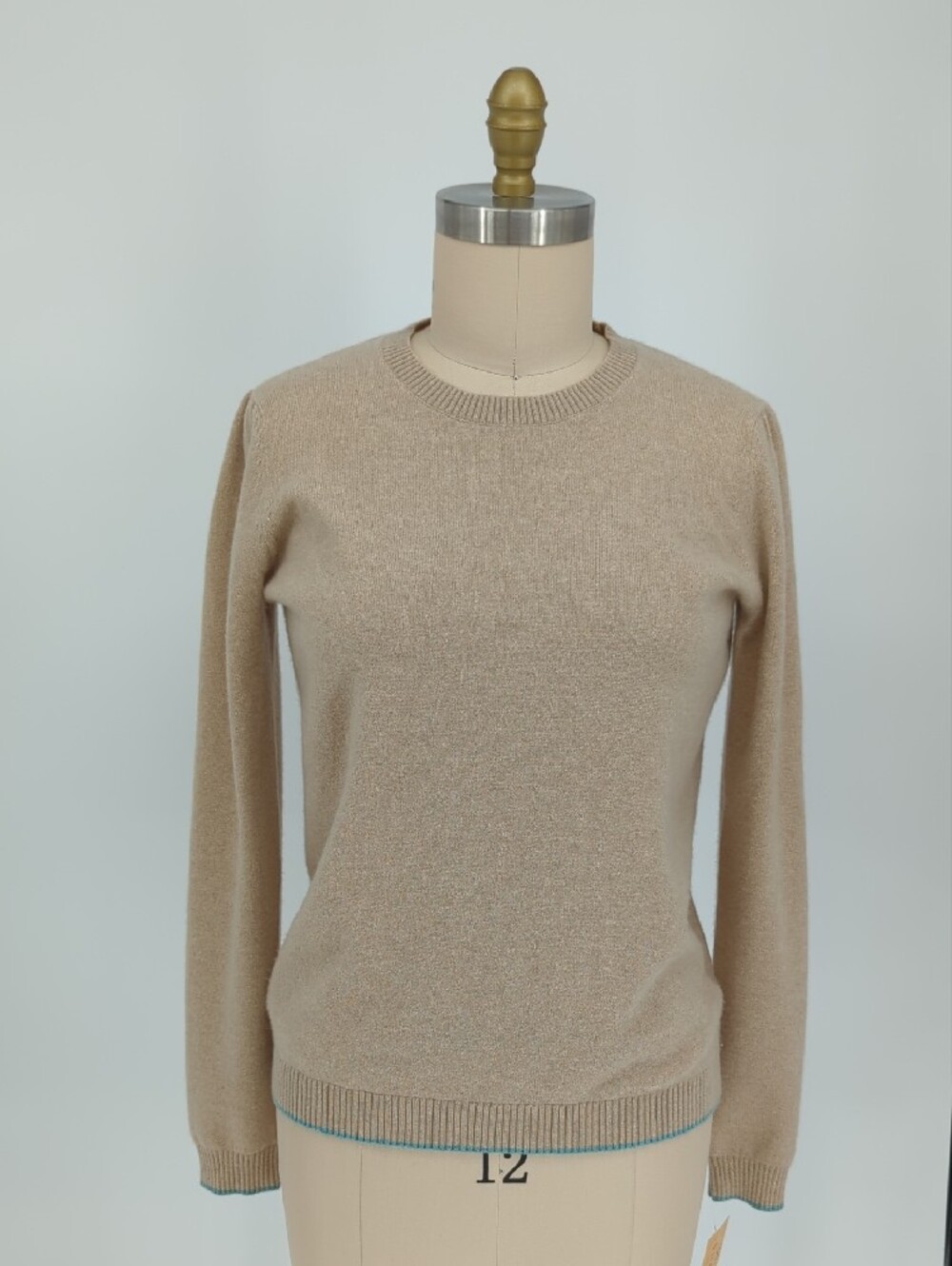 30146 Bella Bliss 100% Cashmere Crew Neck Sweater Tan size Medium fall preppy